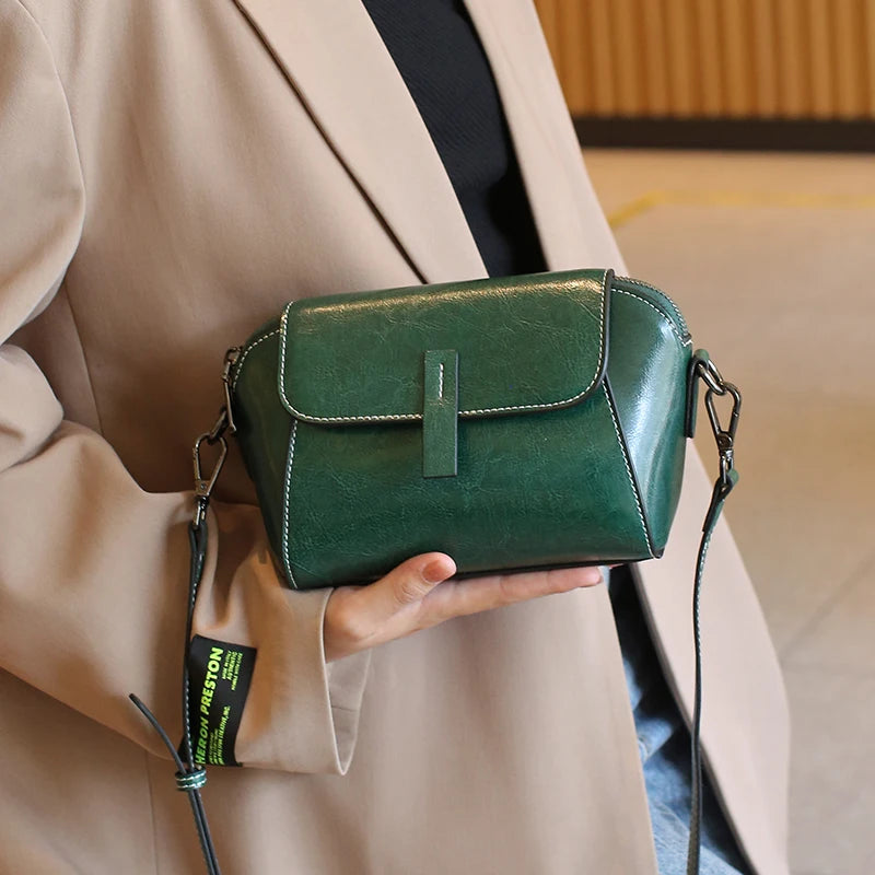 Aurora Class- – Bolso Concha para Mujer de Cuero Genuino, Elegante y Compacto
