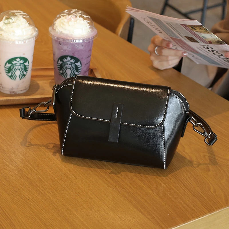Aurora Class- – Bolso Concha para Mujer de Cuero Genuino, Elegante y Compacto