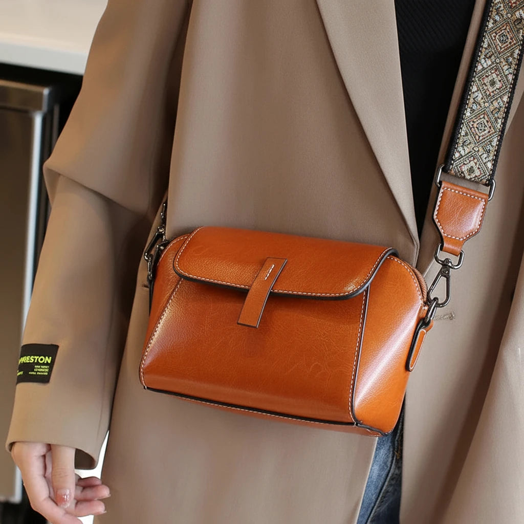 Aurora Class- – Bolso Concha para Mujer de Cuero Genuino, Elegante y Compacto