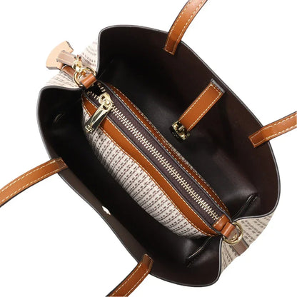 Bella Prestige- Bolso femenino CH de gran capacidad, elegante y versátil.