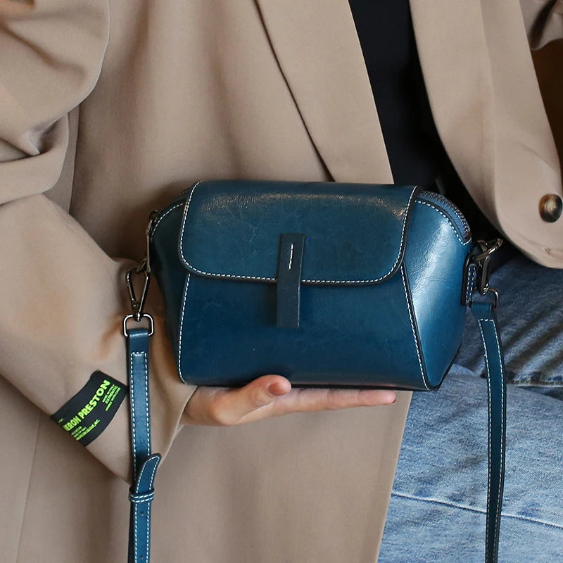 Aurora Class- – Bolso Concha para Mujer de Cuero Genuino, Elegante y Compacto